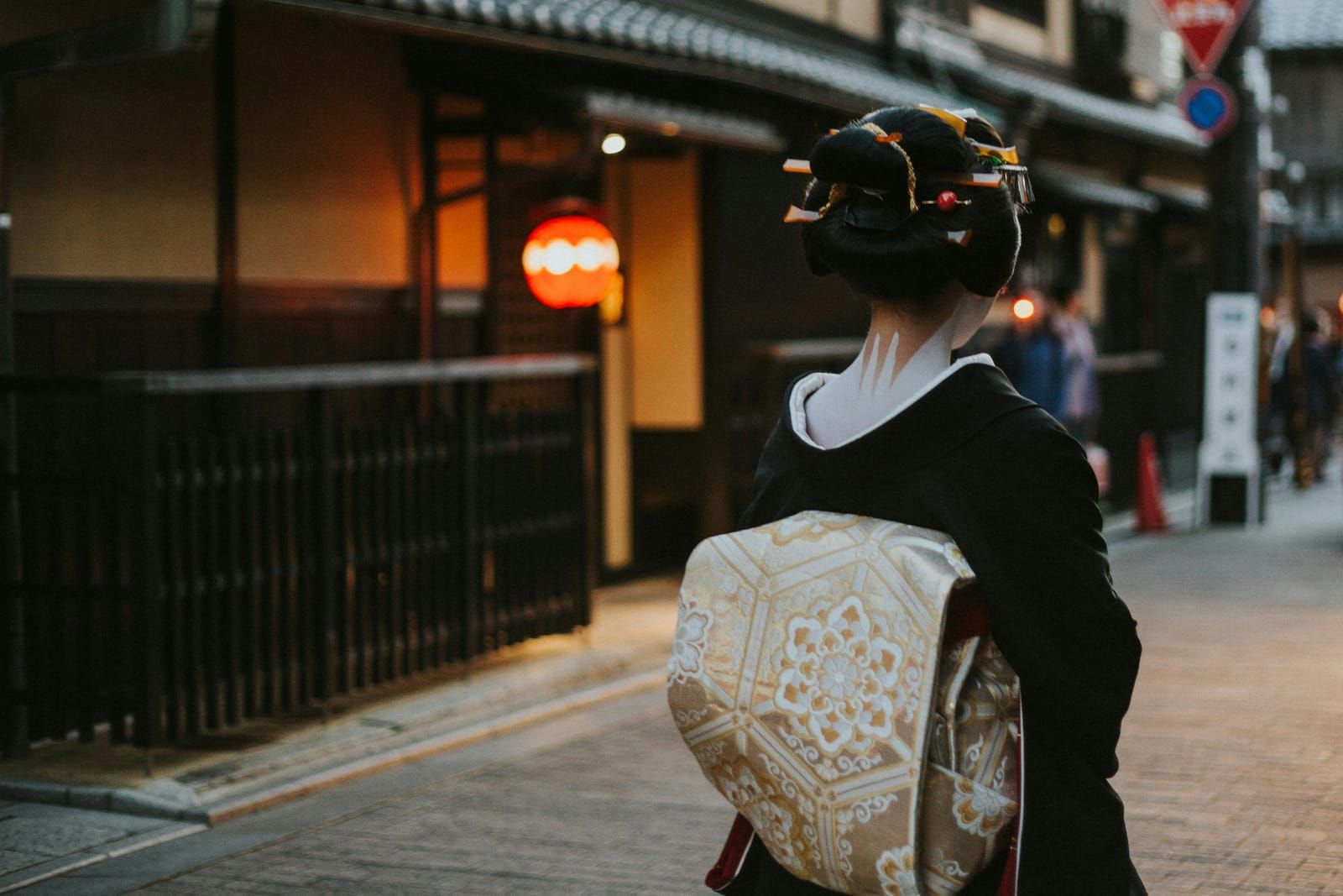 Maiko & Geisha in Kyoto: What to Know & How to Behave