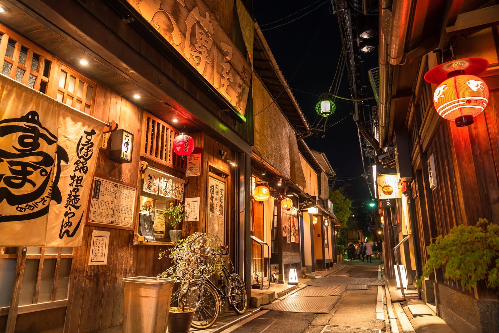 Pontocho alley lined with izakayas and lanterns at night