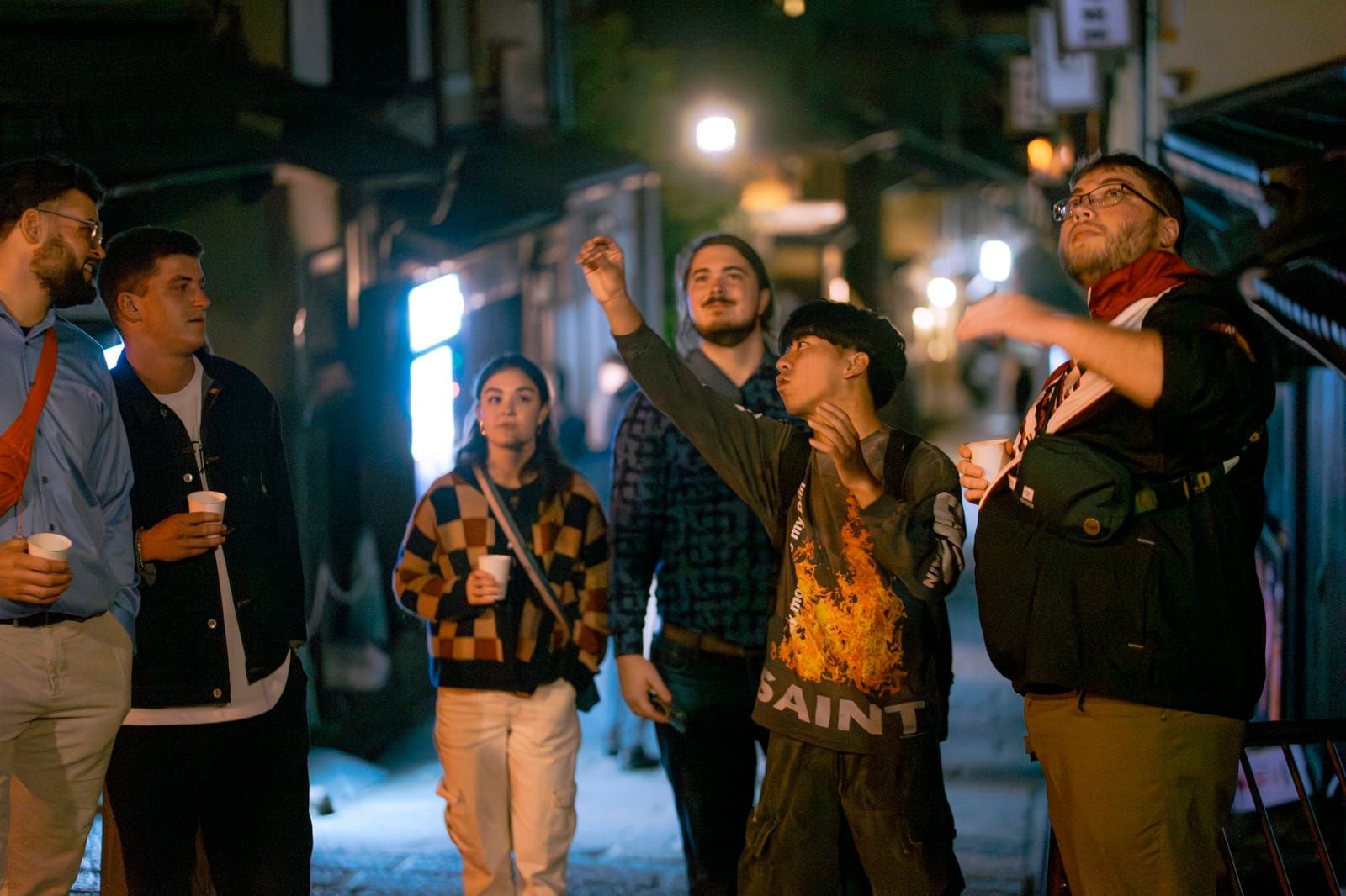 Guide explaining in a Gion alley