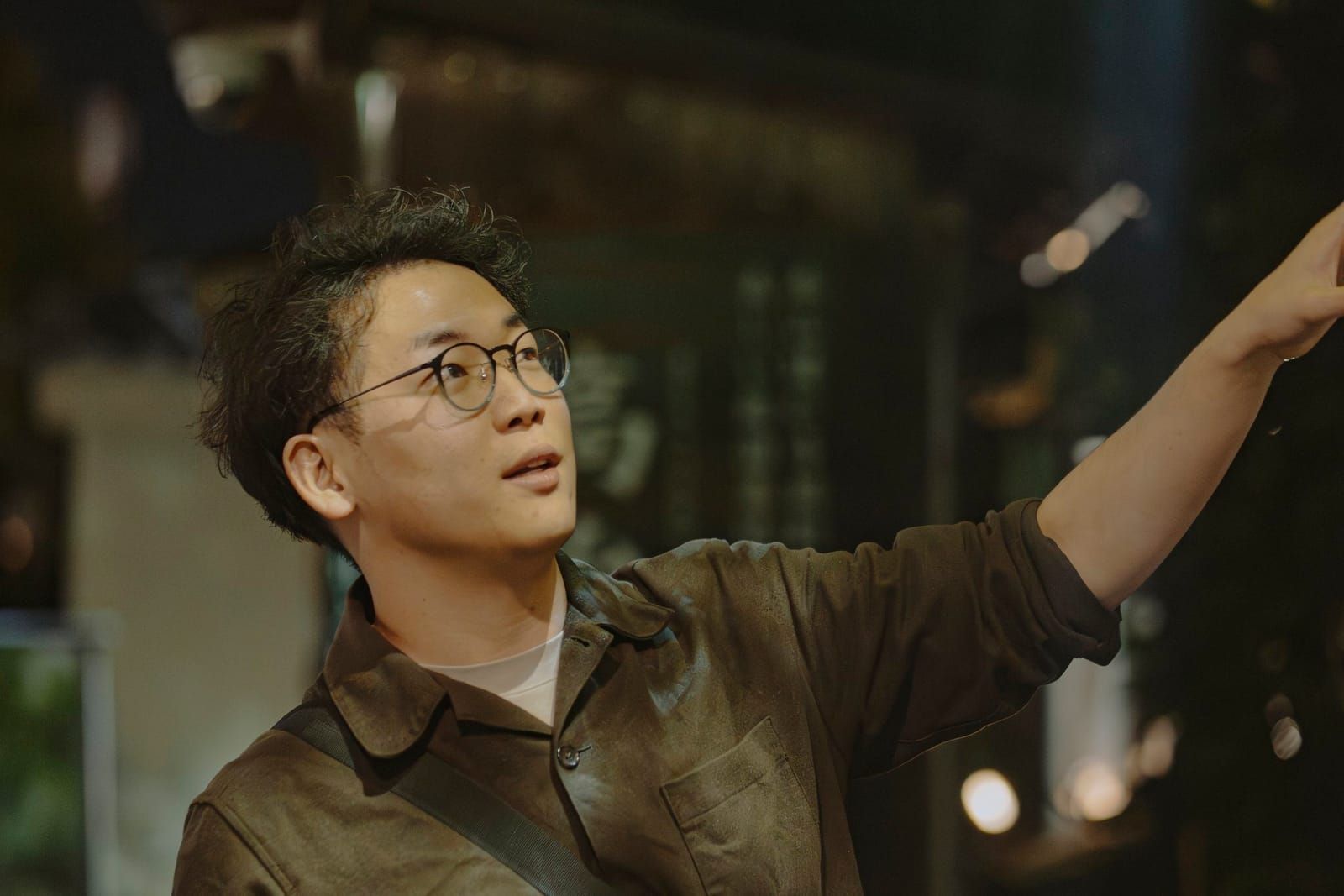 Local guide pointing out Kyoto landmarks